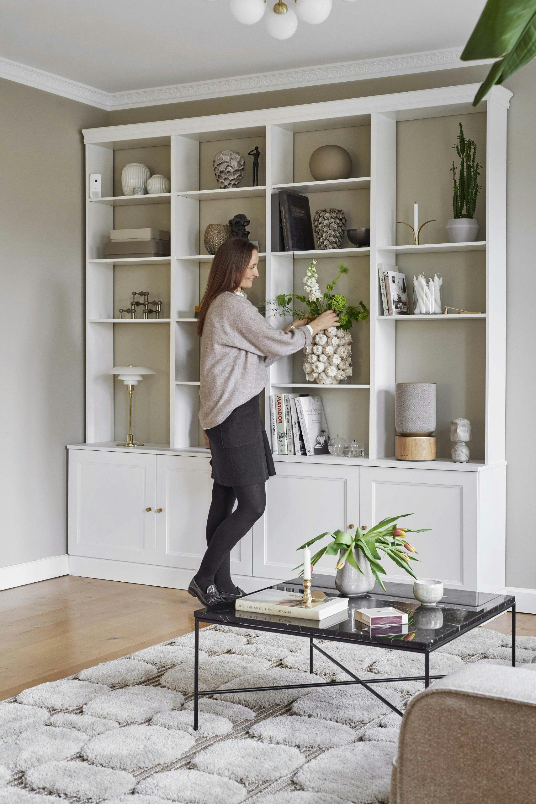 VestgrønningenBOM231309 Bokhylle og Stina